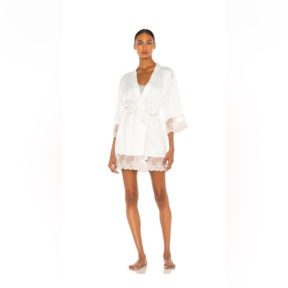 NWT Flora Nikrooz Rosa Kimono XS Bridal robe/pajamas New With Tags Anthropologie